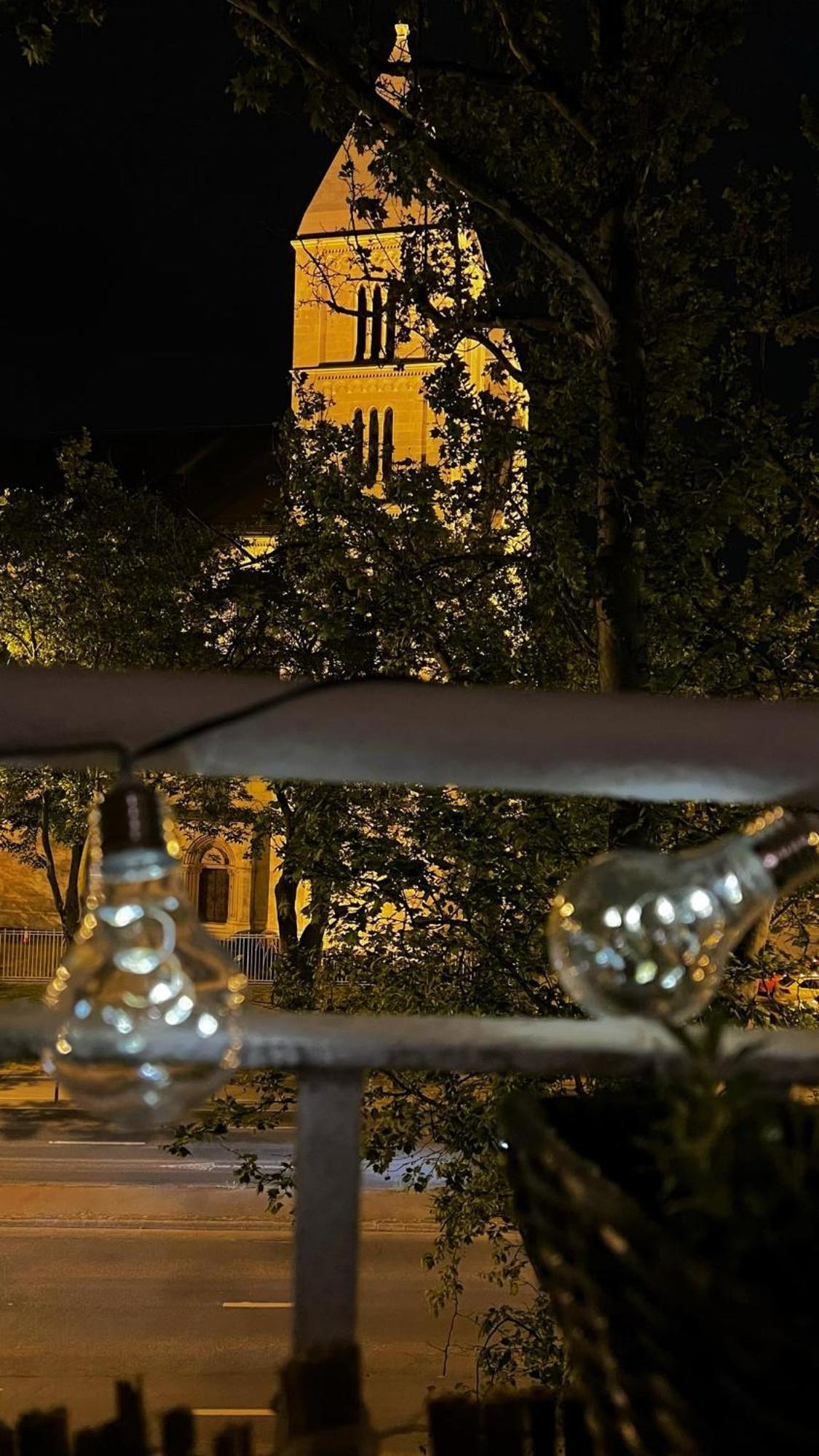 West Budapest Apartman Bagian luar foto