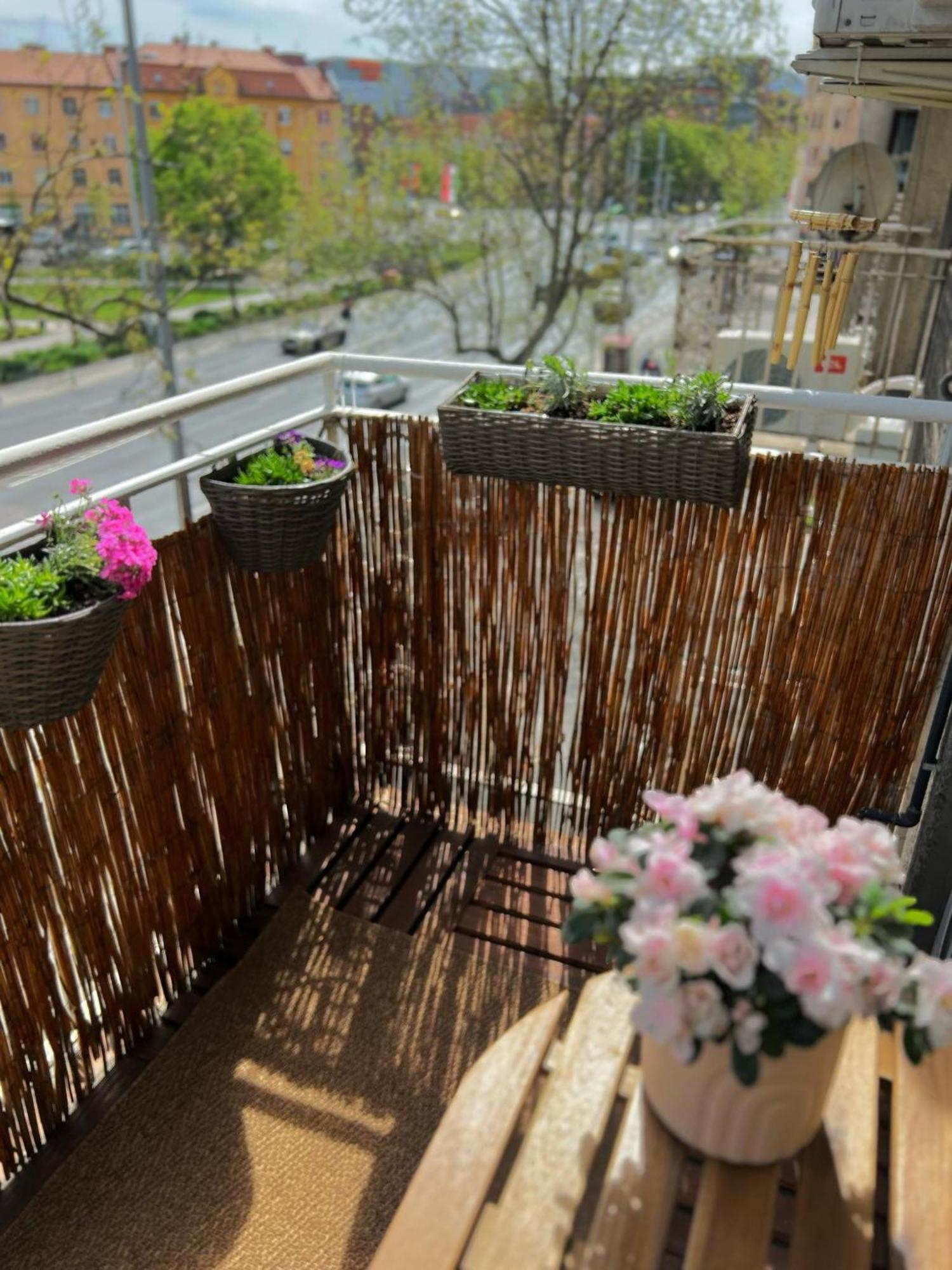 West Budapest Apartman Bagian luar foto