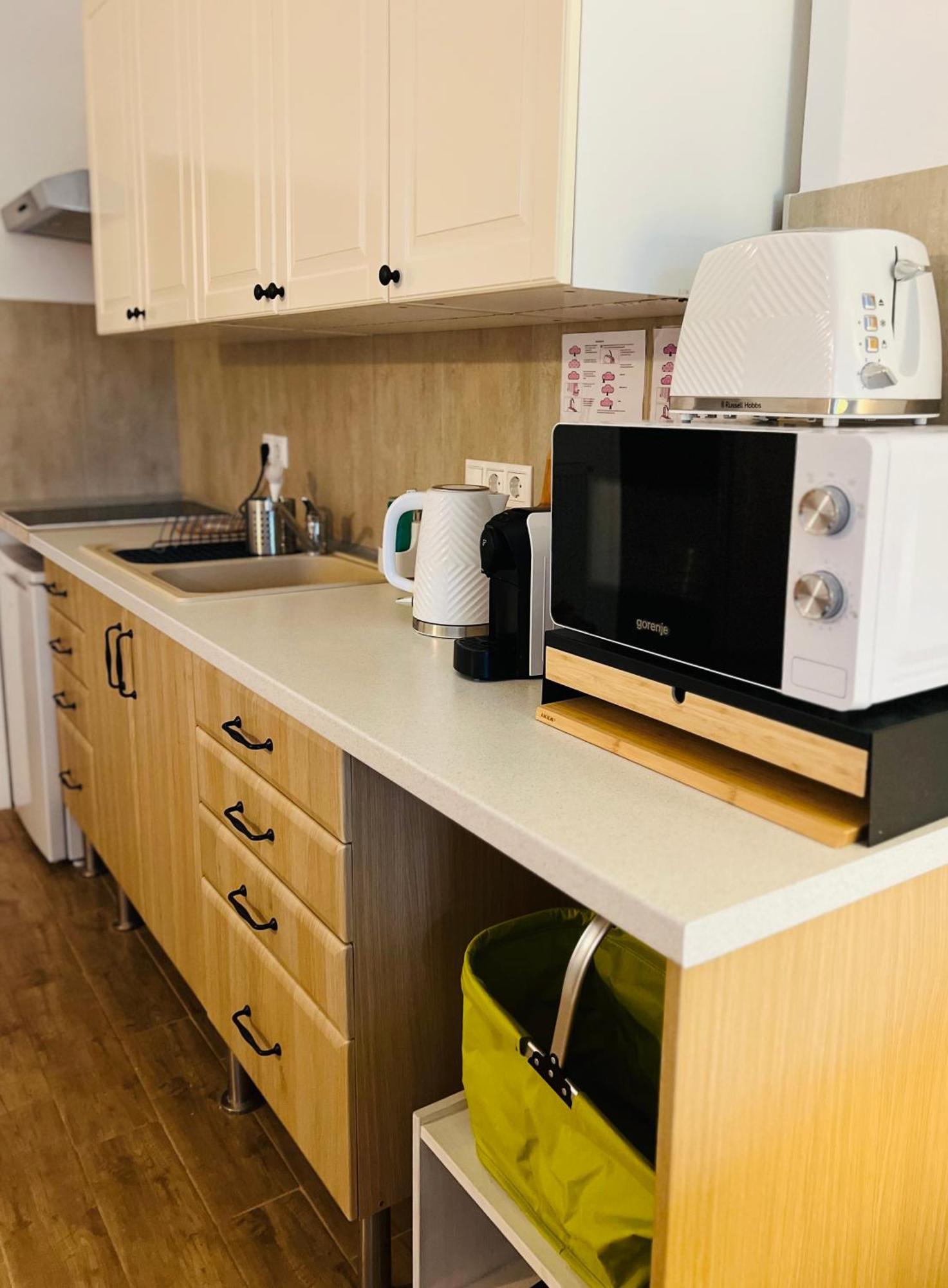 West Budapest Apartman Bagian luar foto