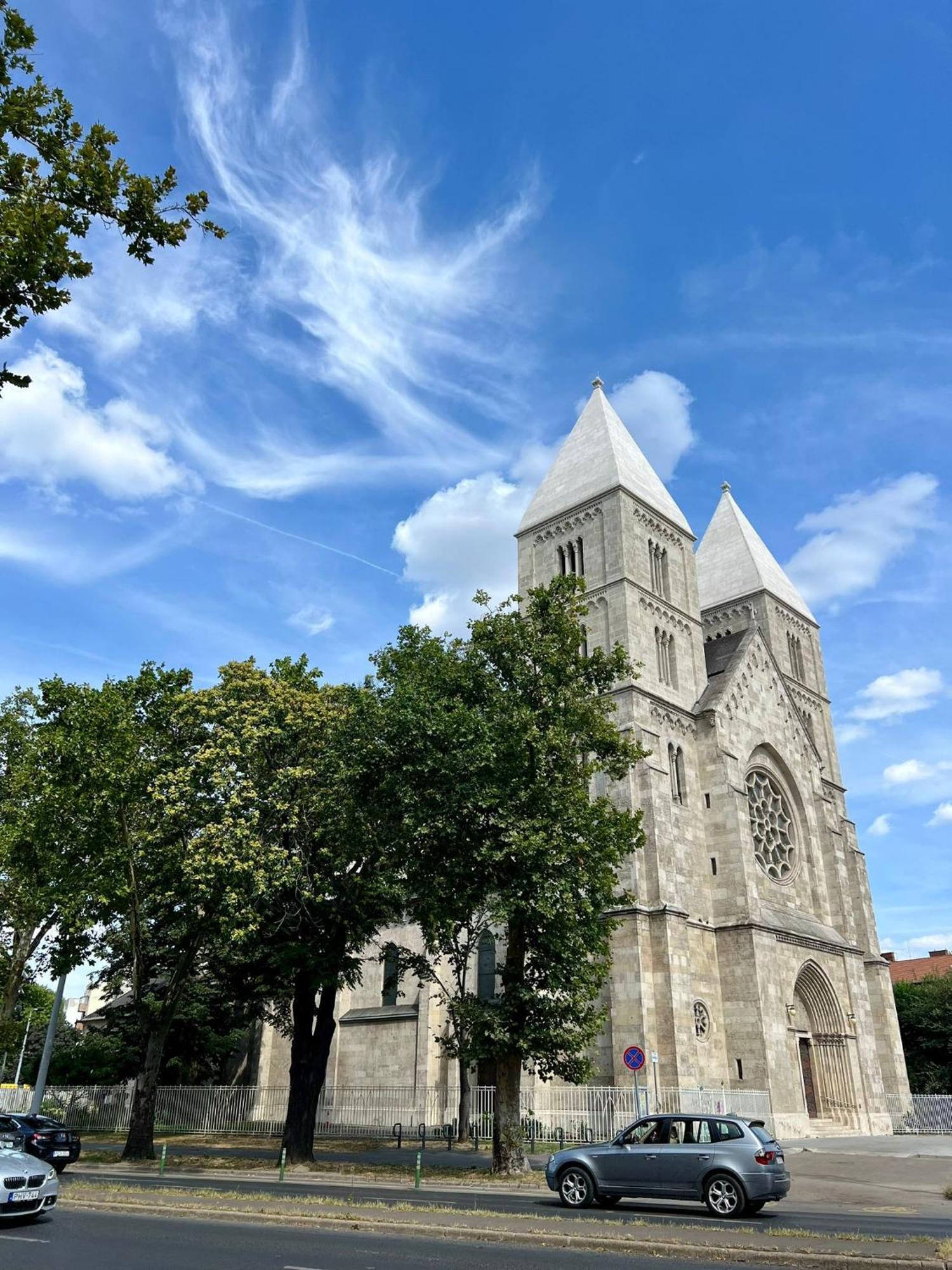 West Budapest Apartman Bagian luar foto