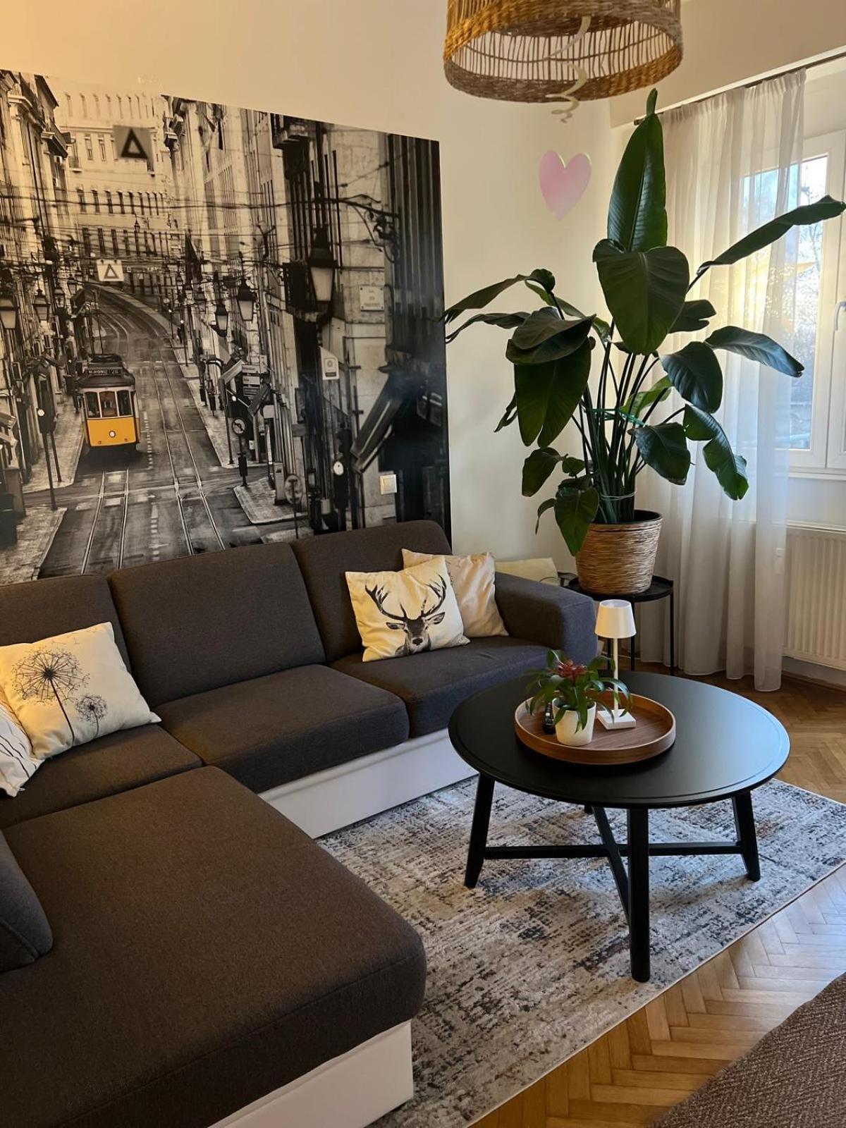 West Budapest Apartman Bagian luar foto