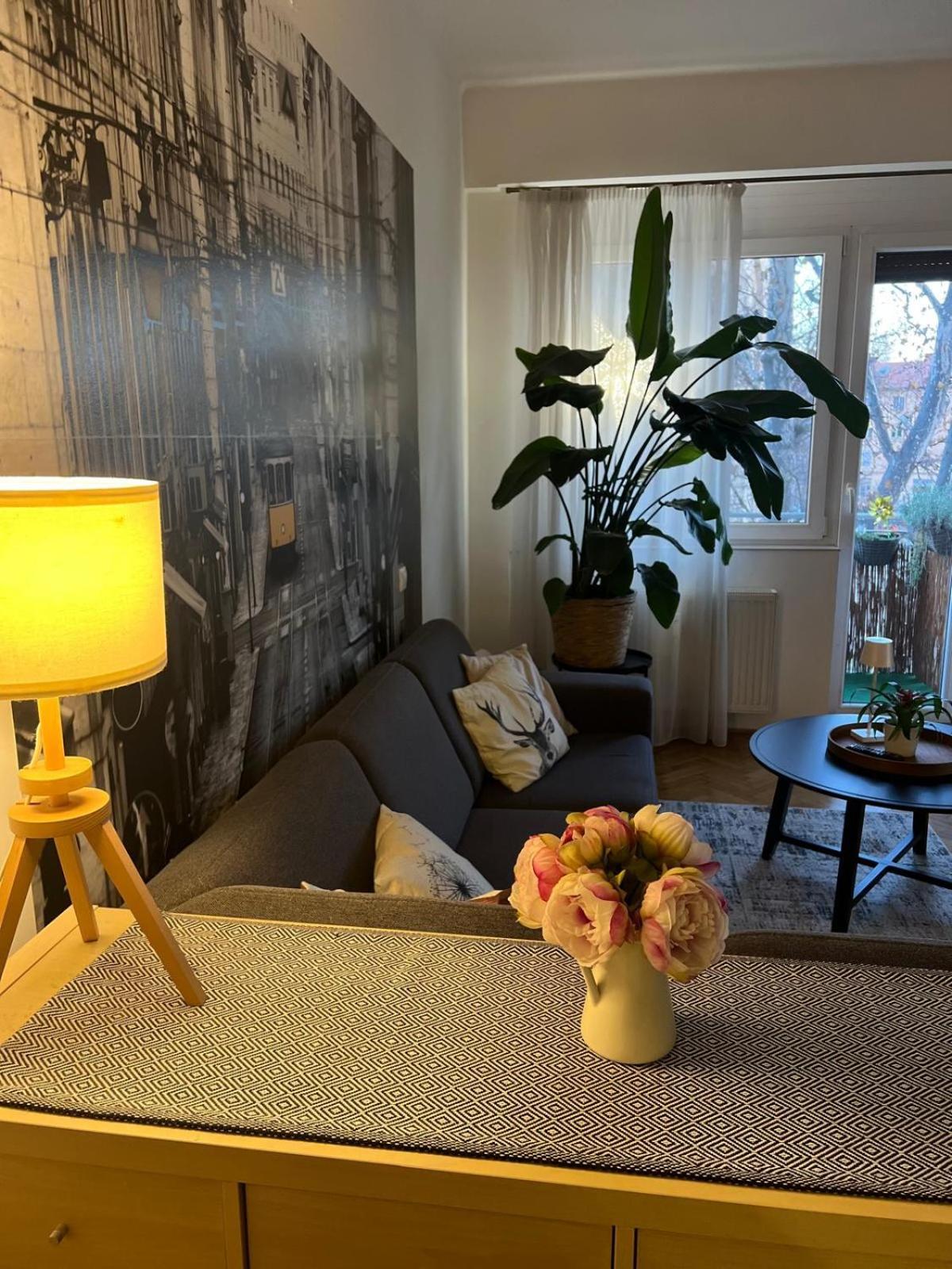 West Budapest Apartman Bagian luar foto